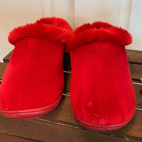 Like New! Vibrant Red Microfiber Velour Slipper - Picture 3 of 9